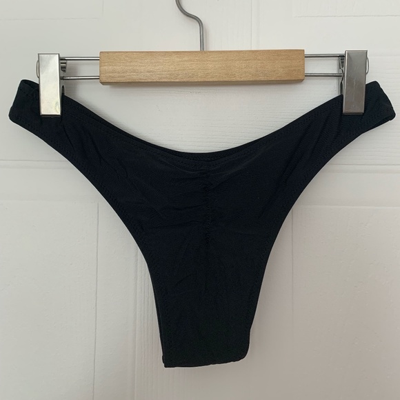 High leg bikini bottom with ruched detail - Picture 2 of 2